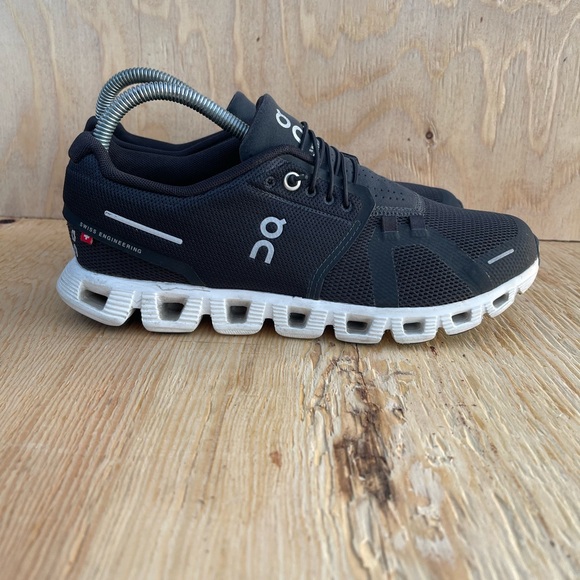 Women’s On Cloud 5 Running Shoes size 8 - Picture 2 of 10